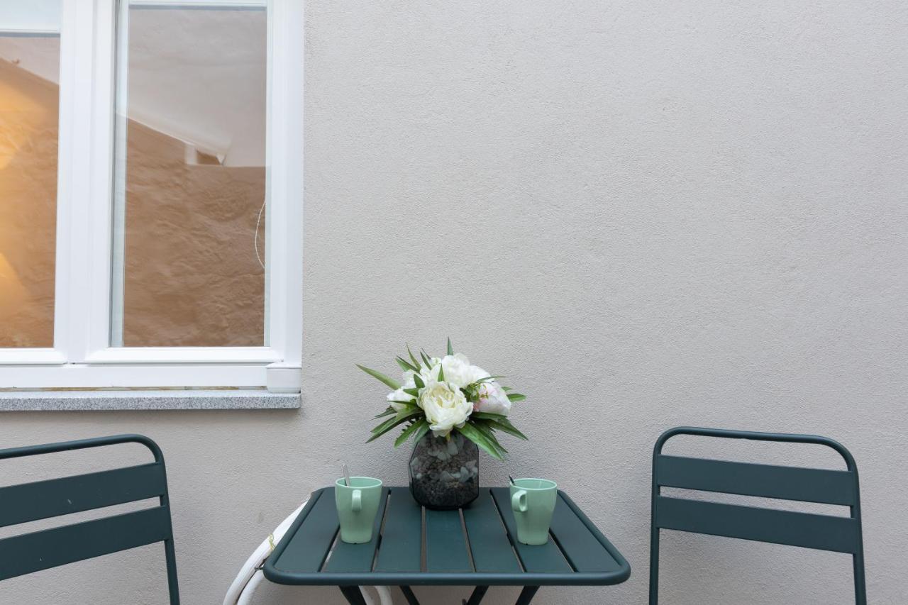 Dona Emilia Guest House & Studio Apartment Building فيانا دو كاستيلو المظهر الخارجي الصورة